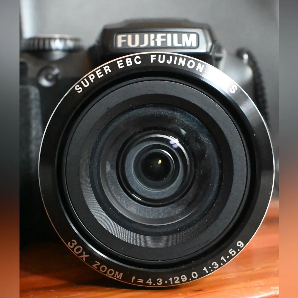 Fujifilm Finepix S6800 Solid Black Digital Camera With Blk/Wht Camera Strap